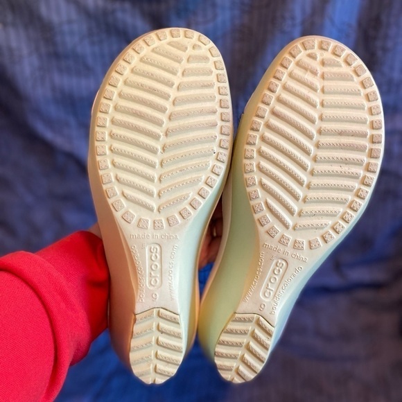 Crocs Sassari mint and white wedge slip on sandal. 9 - Picture 4 of 4